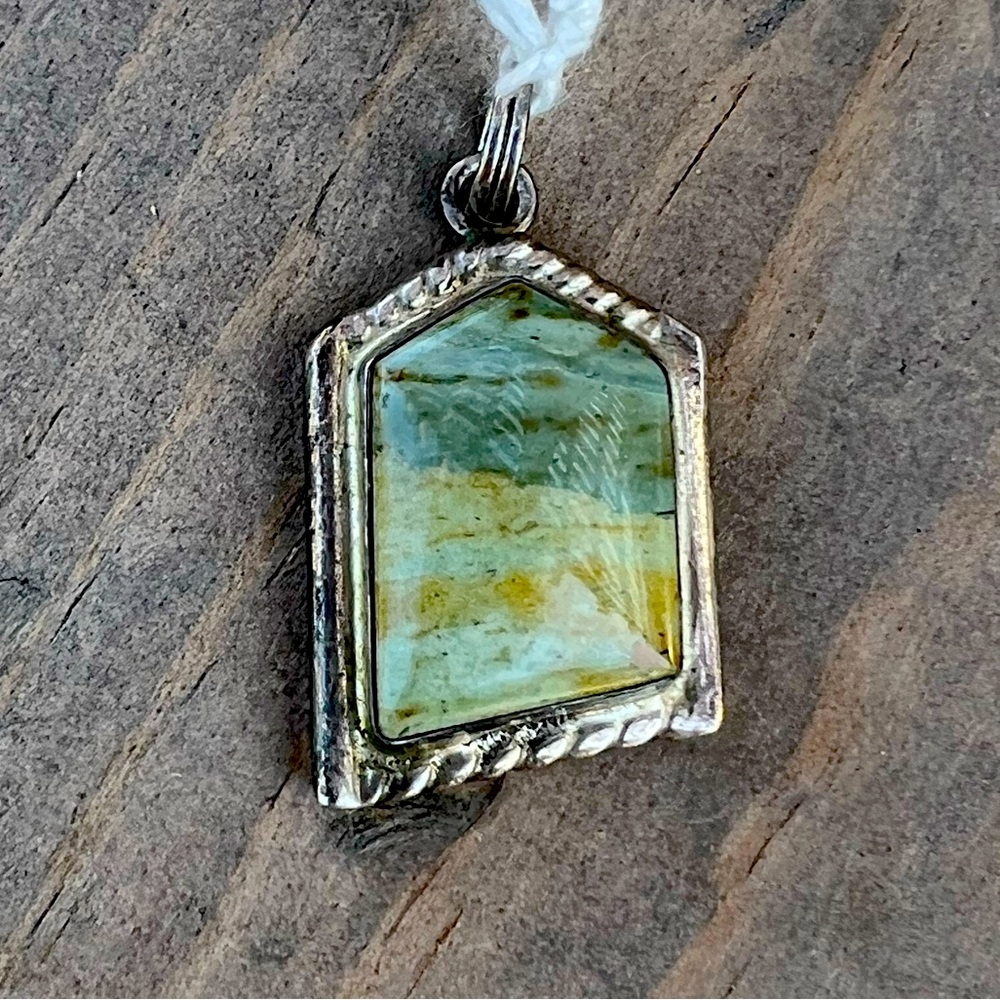 Elegant Silver and Green Pendant Necklace